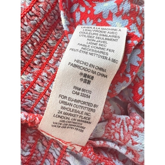 Free People A Bit Of Something Sweet Blouse Smocked Floral Peasant Boho Top XS - Picture 7 of 8